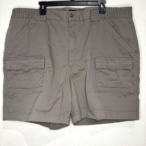 Roundtree & Yorke Cargo Shorts Side Elastic Waist Pockets Cotton Men’s Size 44